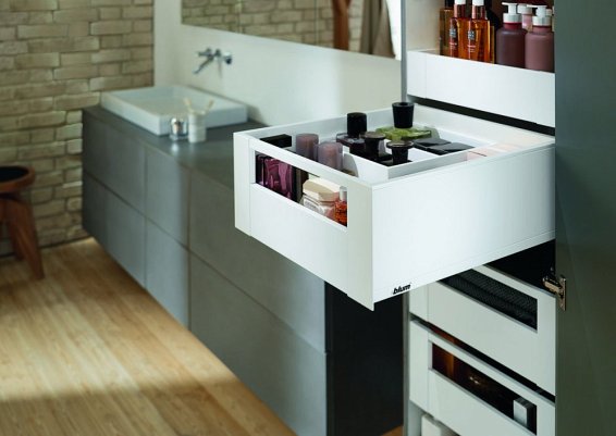 Внутренний ящик LEGRABOX pure TIP-ON BLUMOTION (высота C 177, глубина 350 мм, до 20 кг), белый шелк